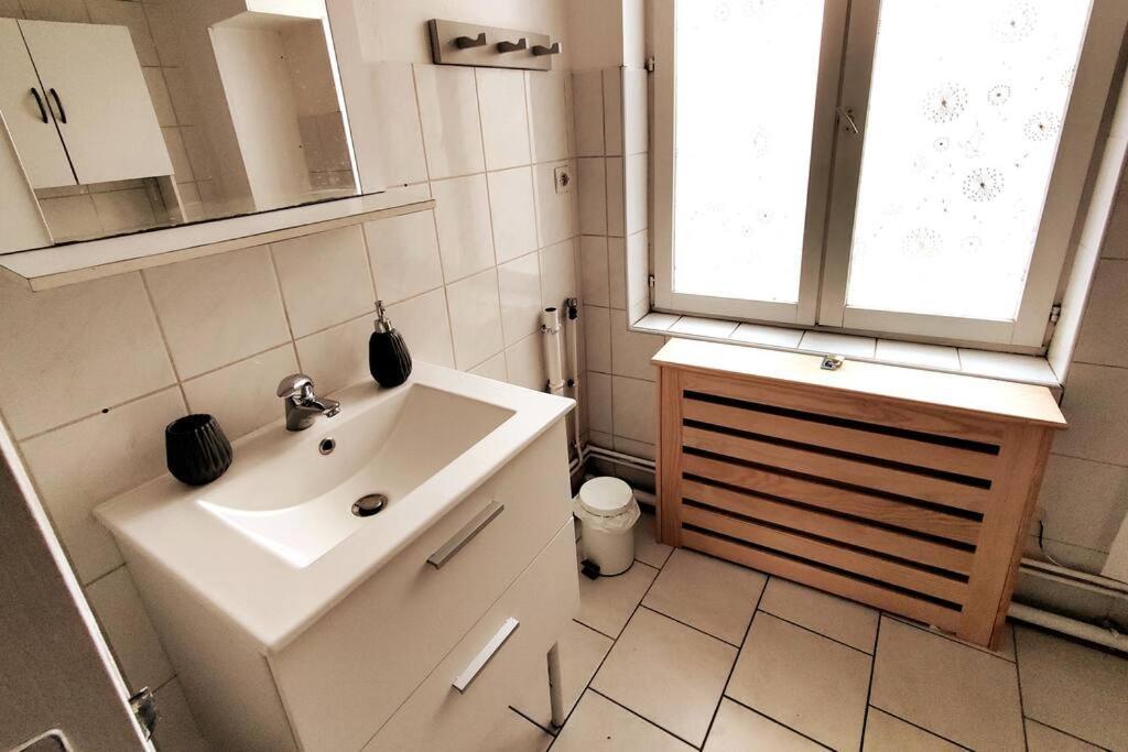 Logement Entier Proche Tribunaux 두에 외부 사진